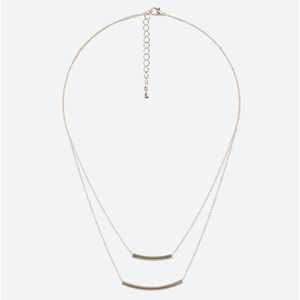 Jill Michael Elliot Pre-layered Bar Necklace in gold - Never Worn